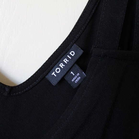 TORRID BLACK CREPE BALLOON SLEEVE COLD SHOULDER BLOUSE - Picture 6 of 7